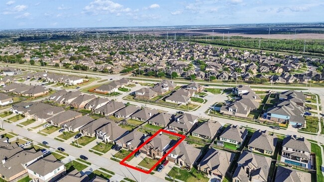 Building Photo - 818 Kingwood Dr