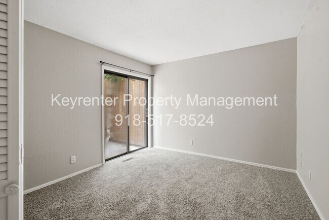 Building Photo - 6506/6508 E 90th St Duplex