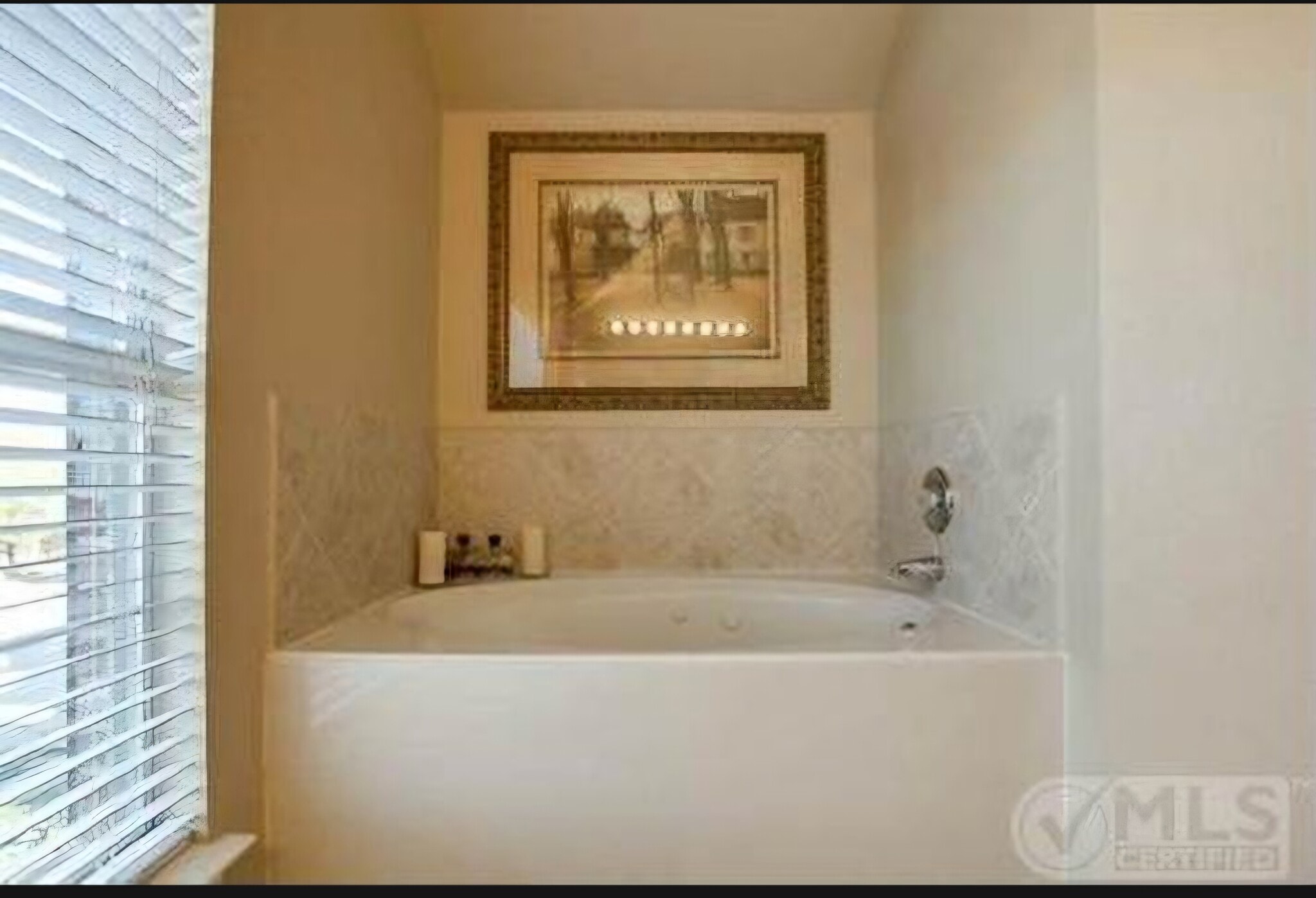 Building Photo - 8864 Kennsington St