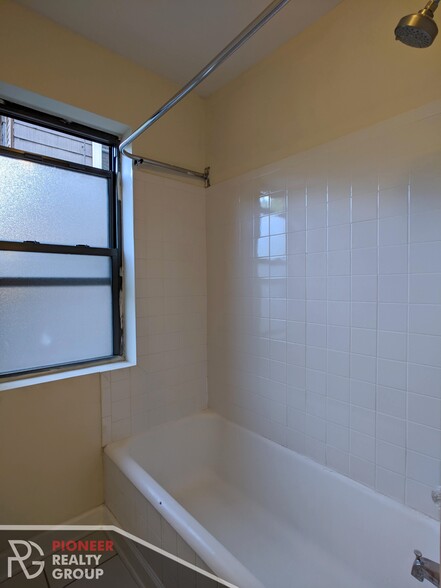Building Photo - 2948 N Seminary Ave