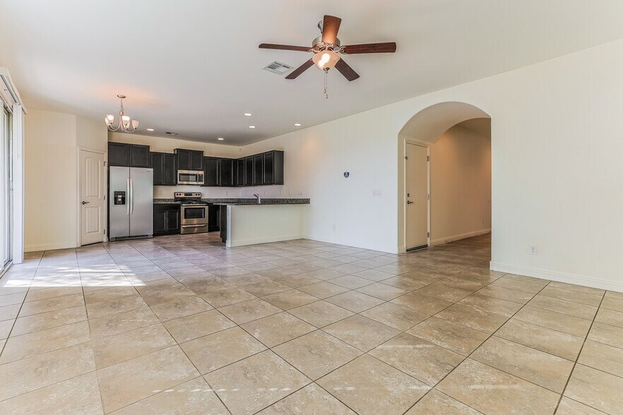 Building Photo - 5537 E Jaeger St