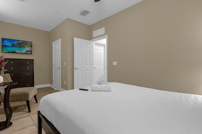 Building Photo - 14590 Damai Ln
