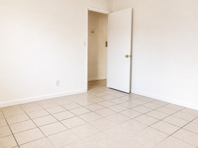 Building Photo - 3411 W Orange Ave
