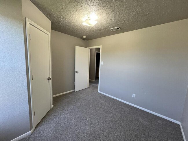 Building Photo - 4115 Mustang Dr