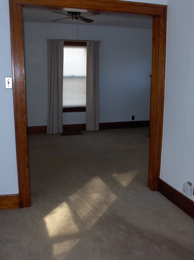 Building Photo - 927 Forest Ave