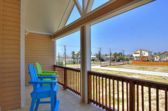 Building Photo - 1813 Eleventh Street-SI ID1023289P