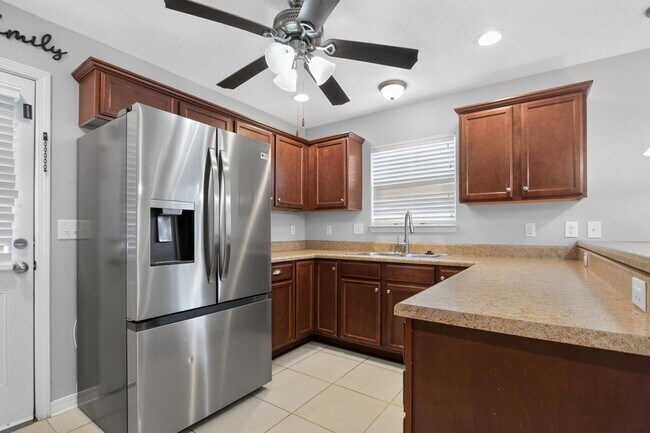 Building Photo - 451 Eisenhower Dr