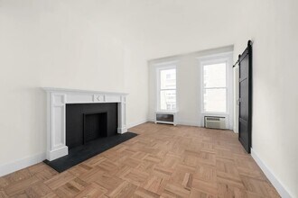 Building Photo - 122 W 80th St