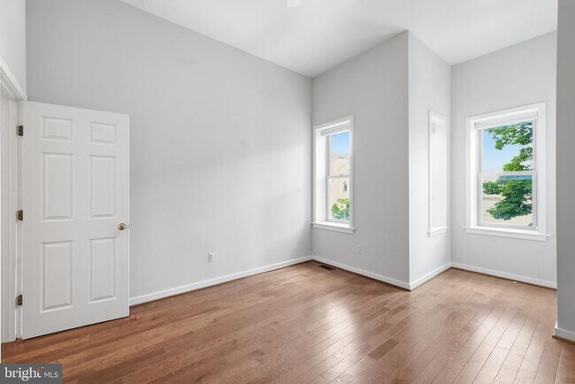 Building Photo - 914 N St NW