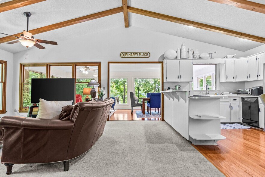 Building Photo - 723 Shorewood Cir