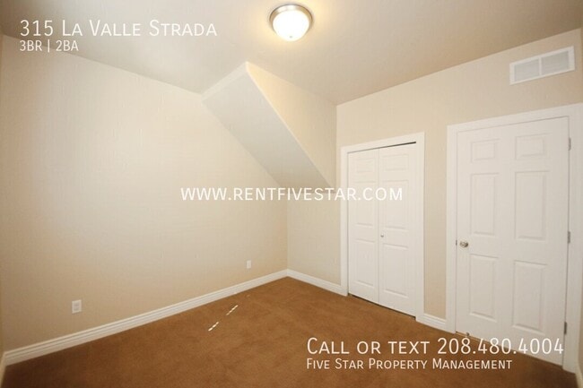 Building Photo - 315 La Valle Strada