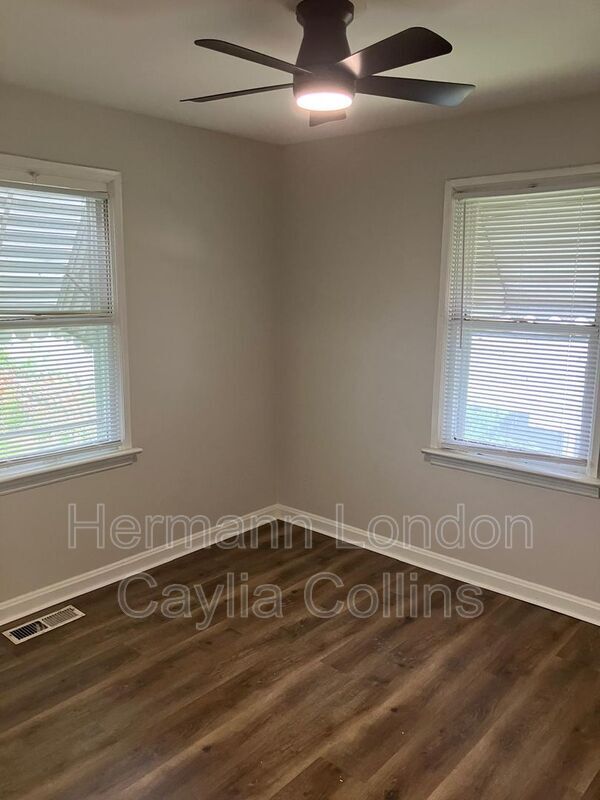 Building Photo - 7804 Utica Dr