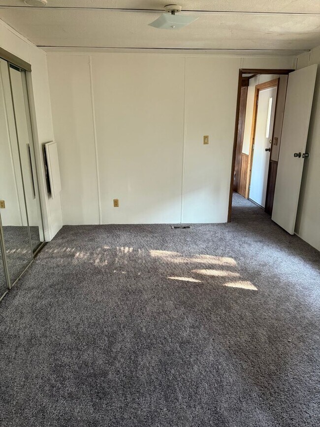 Building Photo - 662 Shippensburg Rd