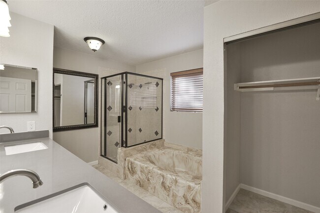 Building Photo - 3318 Golden Willow Dr