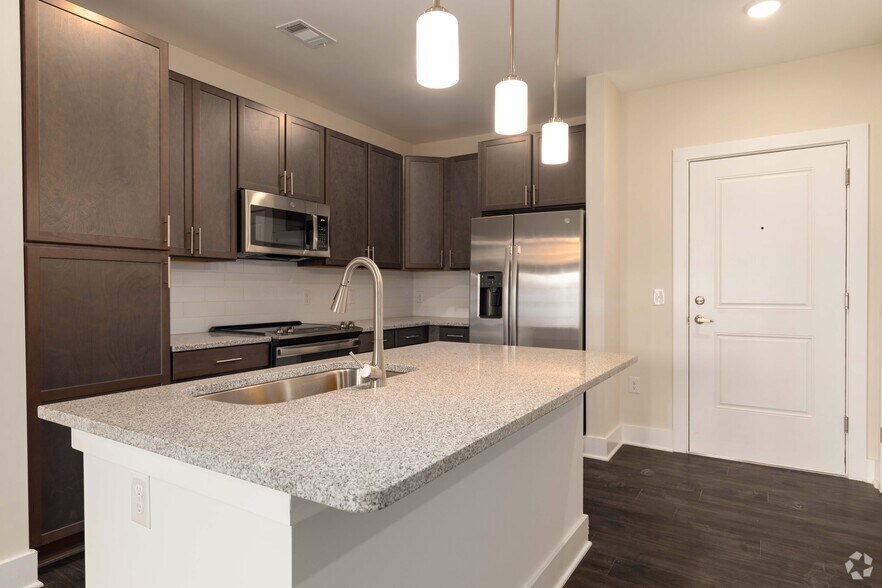 1BR, 1BA - 710SF Kitchen - Encore at Heritage