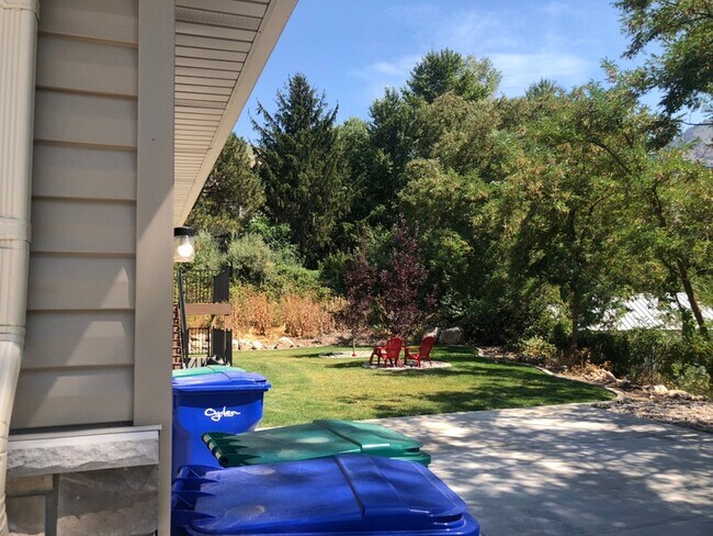 Building Photo - 1461 Wild Rose Way