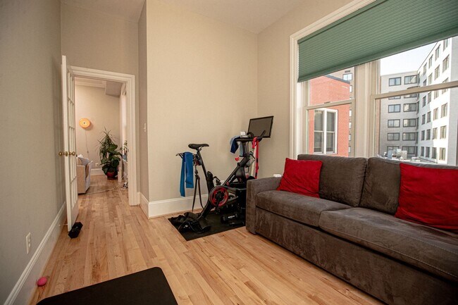 Building Photo - Charming 2BR Condo in Logan Circle