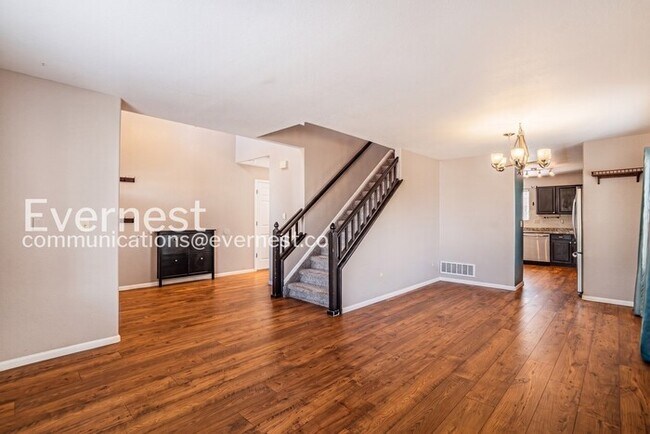 Building Photo - Spacious Home with Fenced Backyard and 2-Car Garage / 4 Bed, 3 Bath  / Voucher Accepted / Coming ...