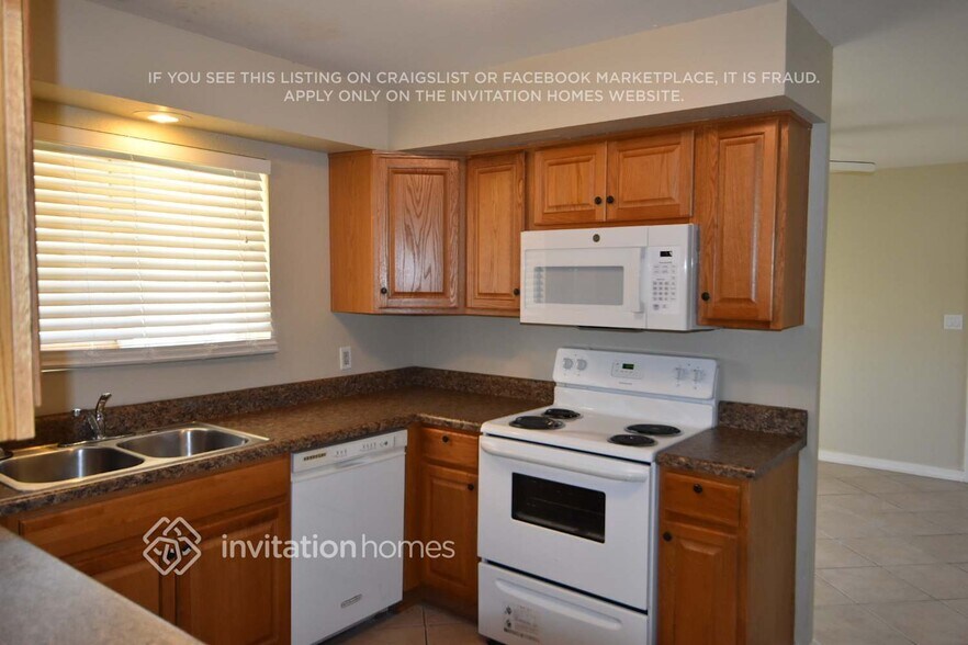 Building Photo - 7132 W Beryl Ave