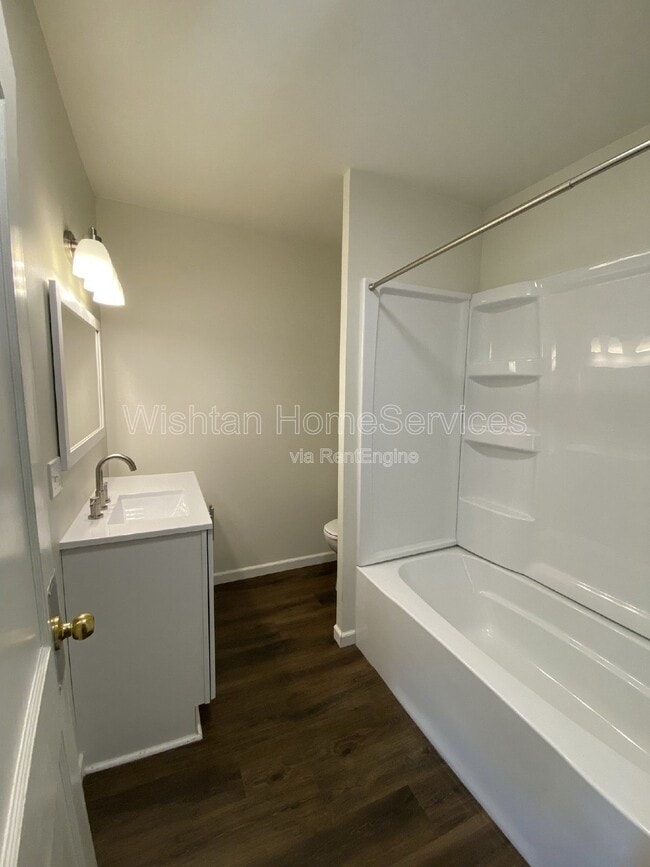 Building Photo - 405 W Murray St