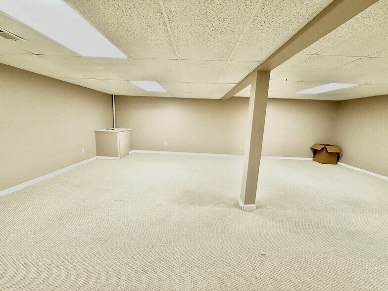 Building Photo - 30684 Tanglewood Trl