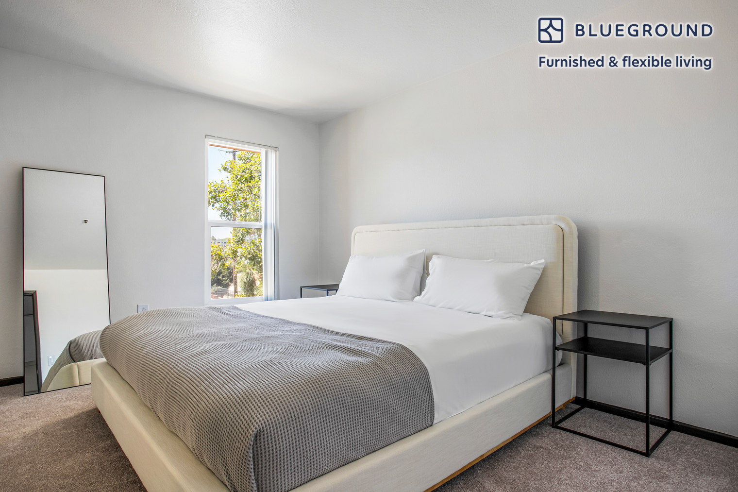 Building Photo - 10989 Bluffside Dr