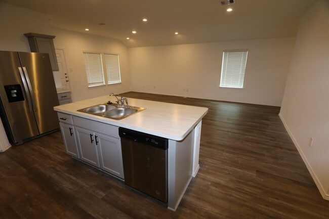 Building Photo - 24757 Mountain Tree Dr