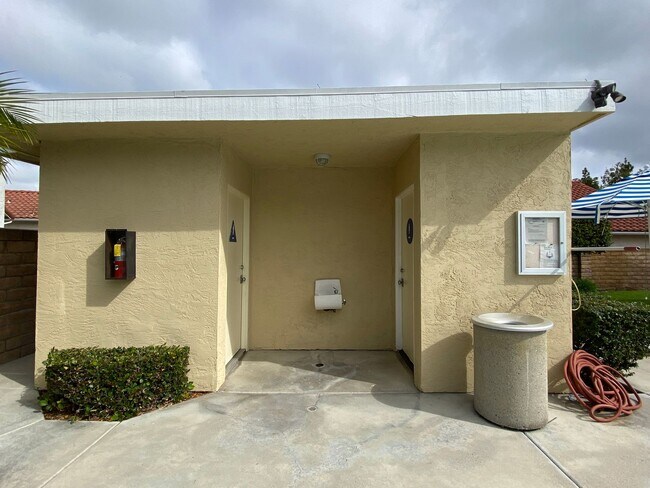 Building Photo - Beautiful Single Story Home in Shadow-Ridge!