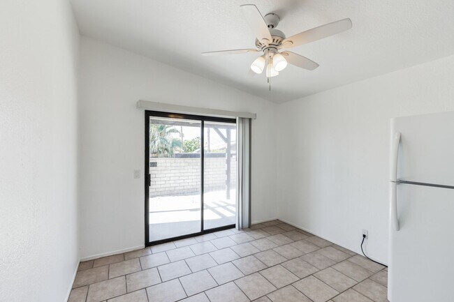 Building Photo - 78683 Ave 42
