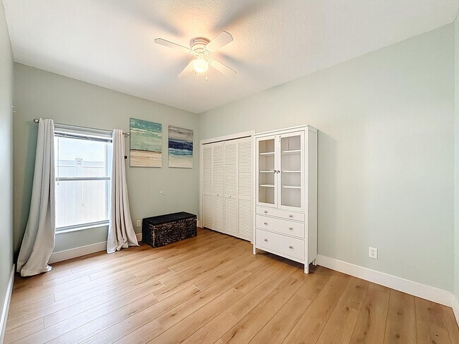 Building Photo - 1143 Canoe Point