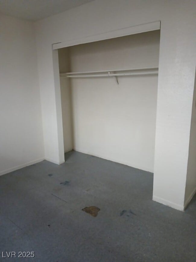 Building Photo - 1400 E Mesquite Ave