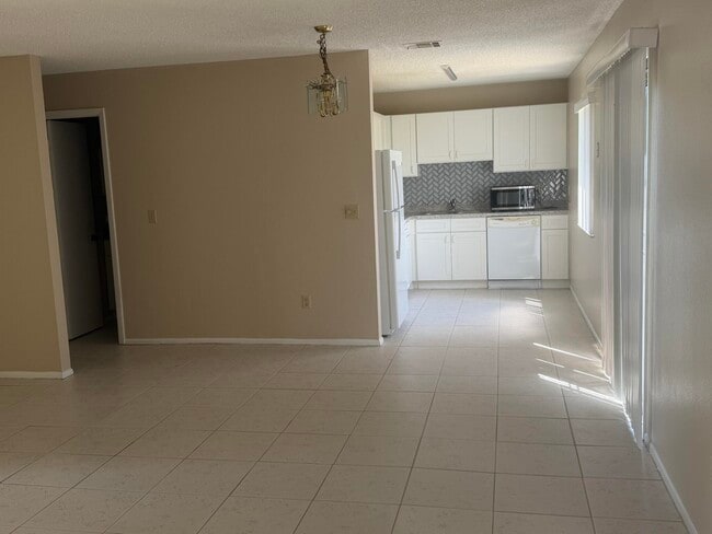 Building Photo - 1131 SE Parrish Ct