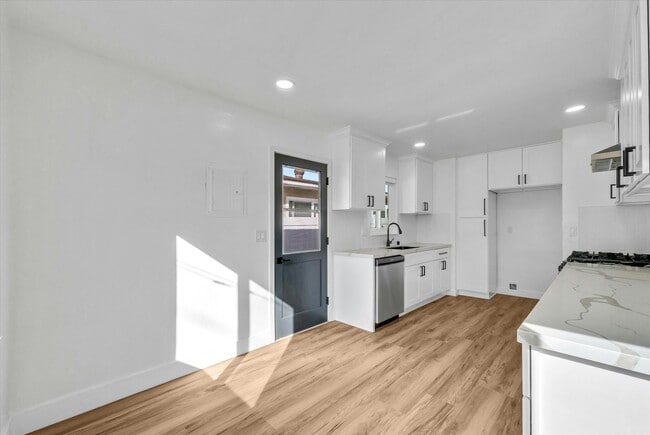 Building Photo - 18442 Patterson Ln