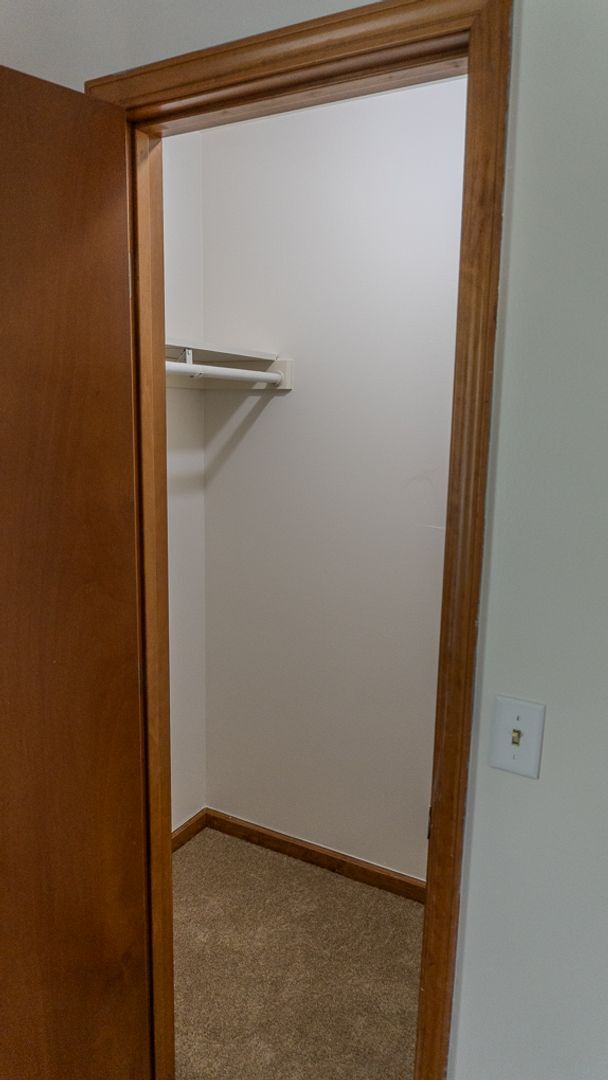 Building Photo - Updated 3-Bedroom Townhouse in Convenient ...