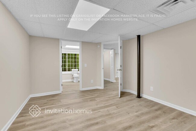 Building Photo - 6584 Oakwood Dr