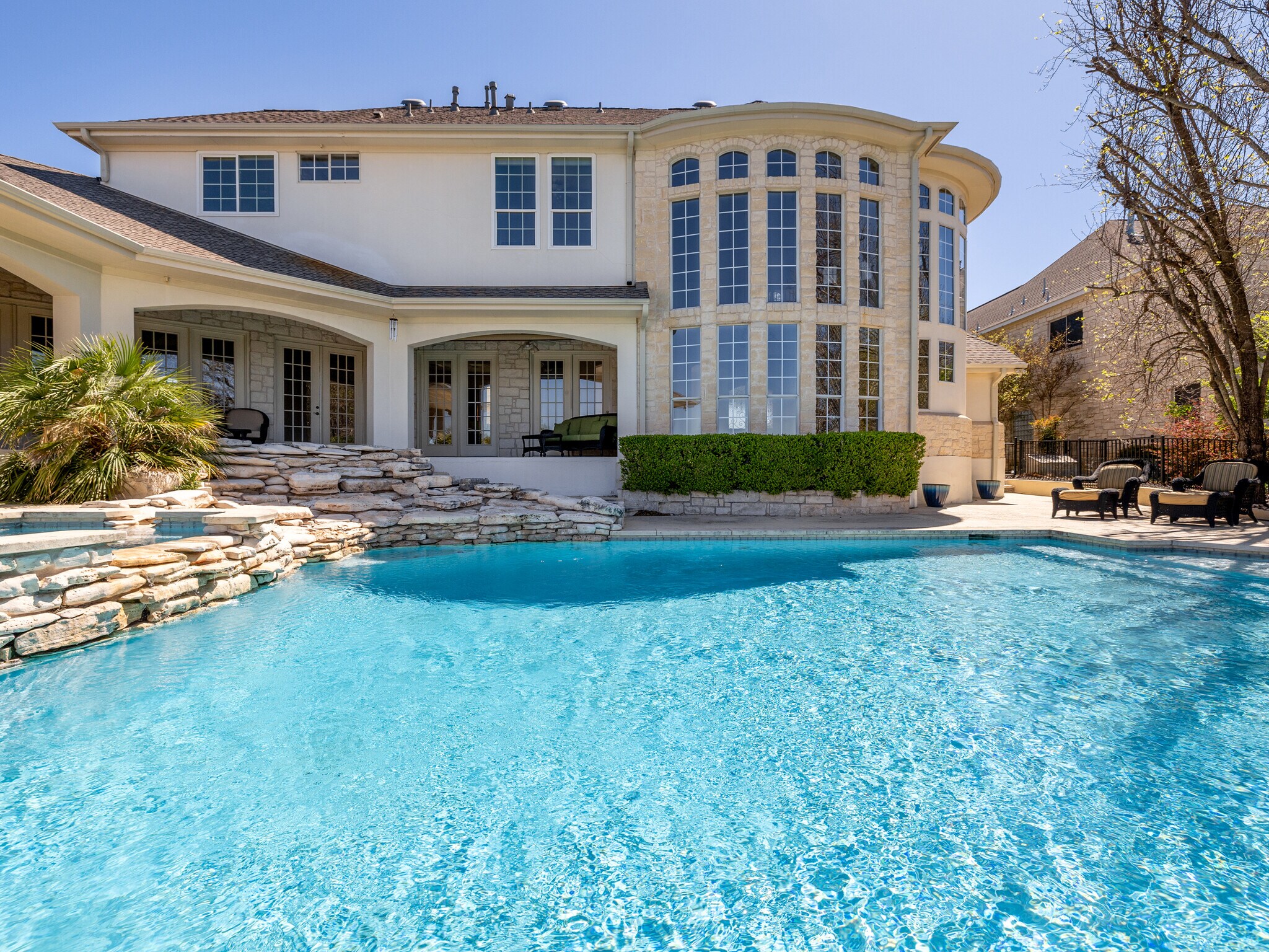 Building Photo - 9805 Big View Dr