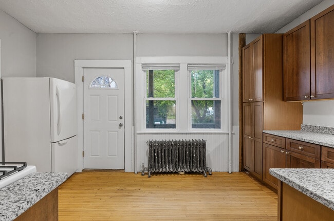 Building Photo - 616 6th Ave SE