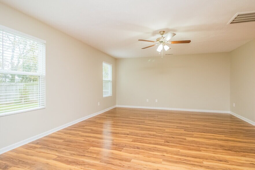 Building Photo - 640 Elderberry Way