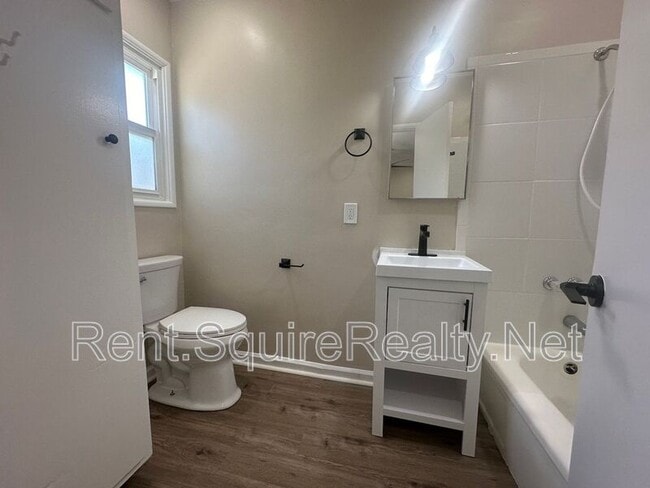 Building Photo - 251 W 9th St