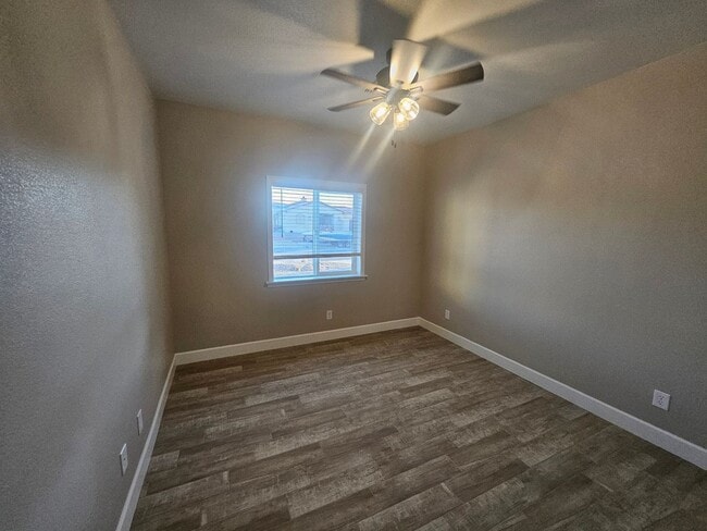 Building Photo - 3 Bedroom Home in Desert Lakes on the Golf Course