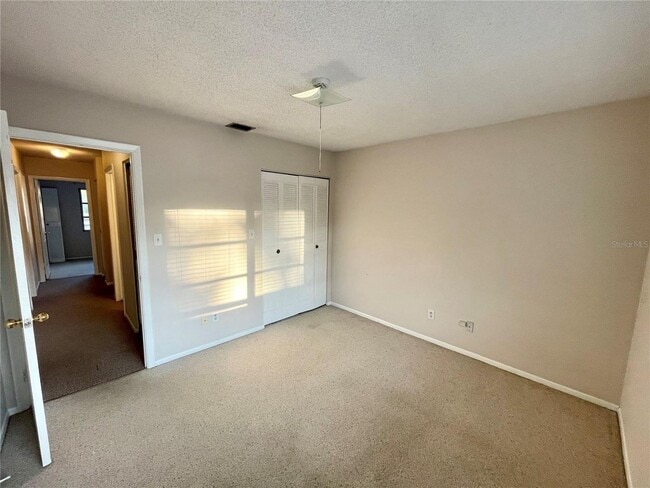 Building Photo - 4/2.5 Condo with beautifully updated kitchen, in Sarasota, location is Ideal!!