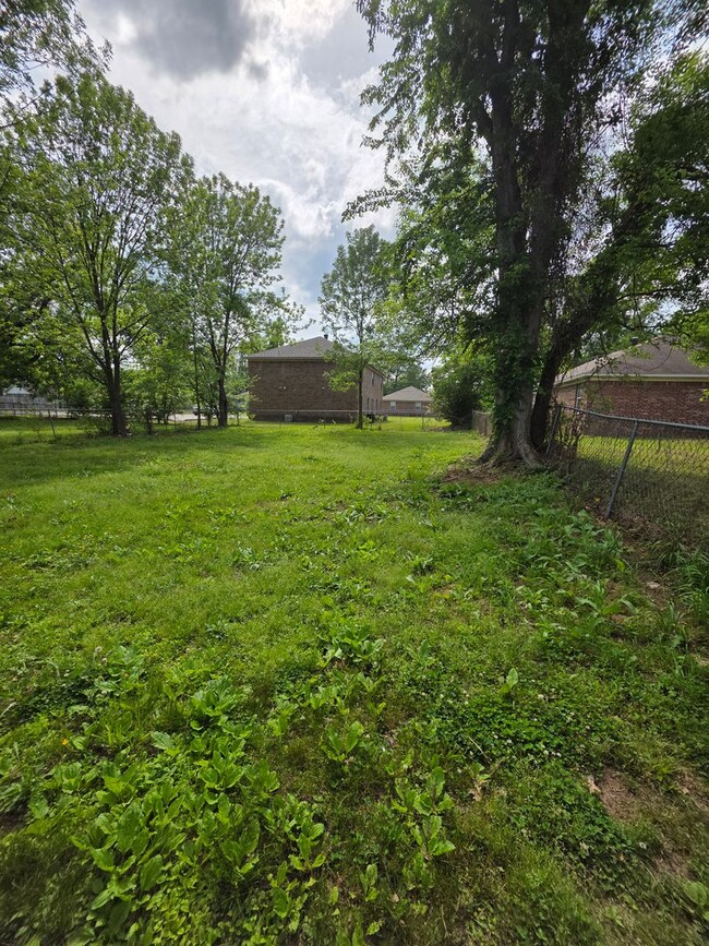 Building Photo - 1007 N Parker Rd