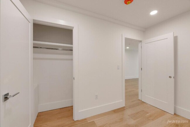 Building Photo - 422 Cole St