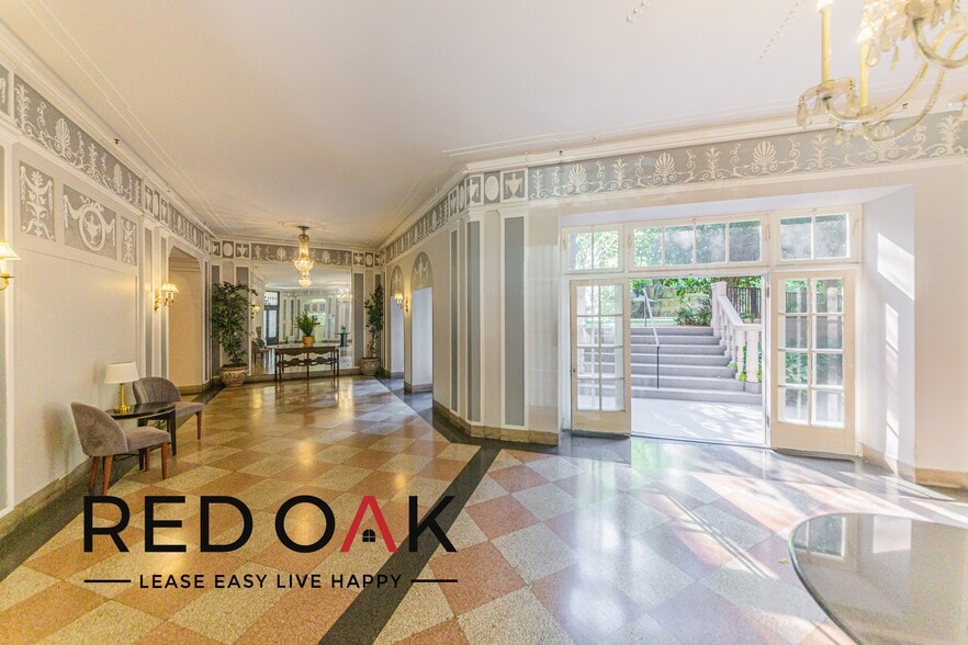 Building Photo - 3278 Wilshire Blvd