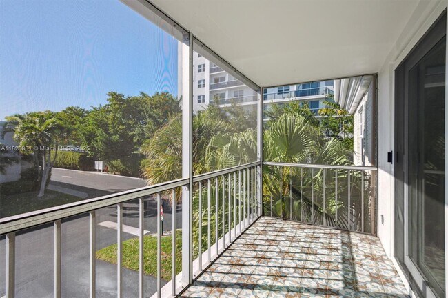 Building Photo - 6505 Bay Club Dr