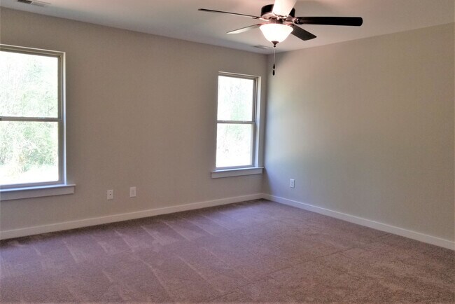Building Photo - Home for Rent in Lincoln! COMING SOON!