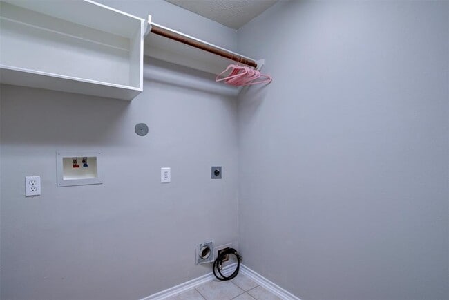 Building Photo - 12130 Piney Bend Dr