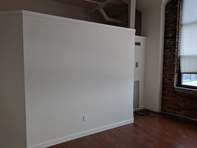 Building Photo - 5850 Centre Ave