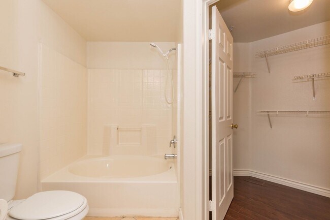 Building Photo - Beautiful 2-Bedroom, 2-Bath Condo in Gated...