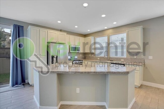 Building Photo - 461 Anjou Cir